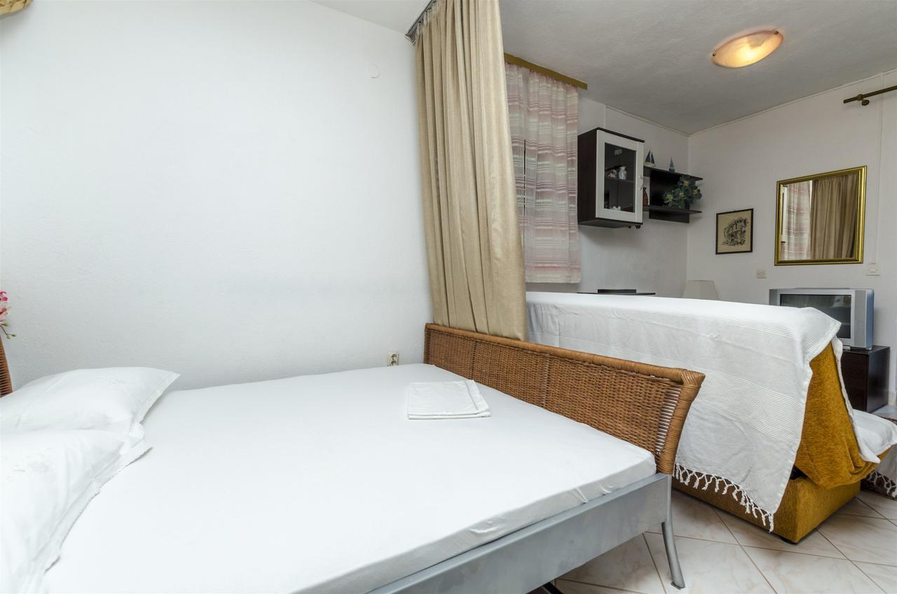 Apartments Dvornik Mirca  Ngoại thất bức ảnh